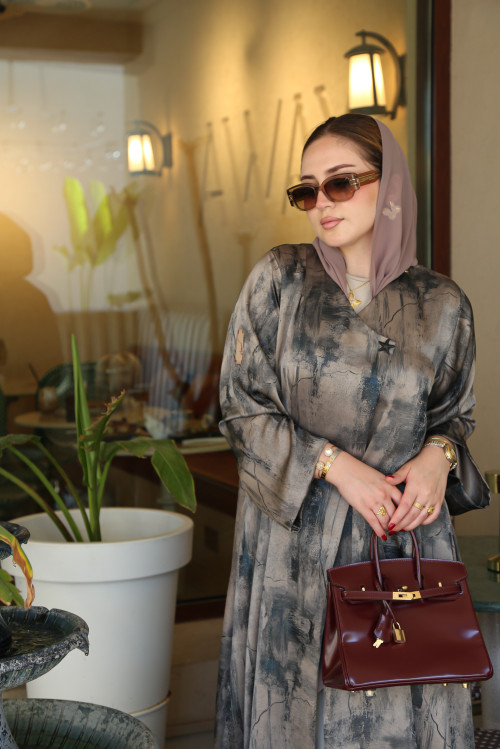 عباية رملية بزر النجمة الاسود