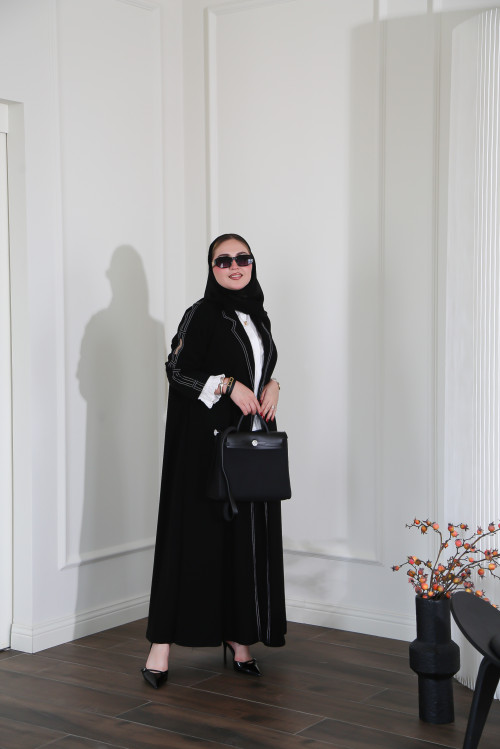 عباية عملية بالخيوط  البيضاء