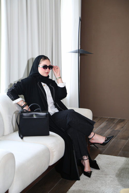 عباية عملية بالخيوط  البيضاء