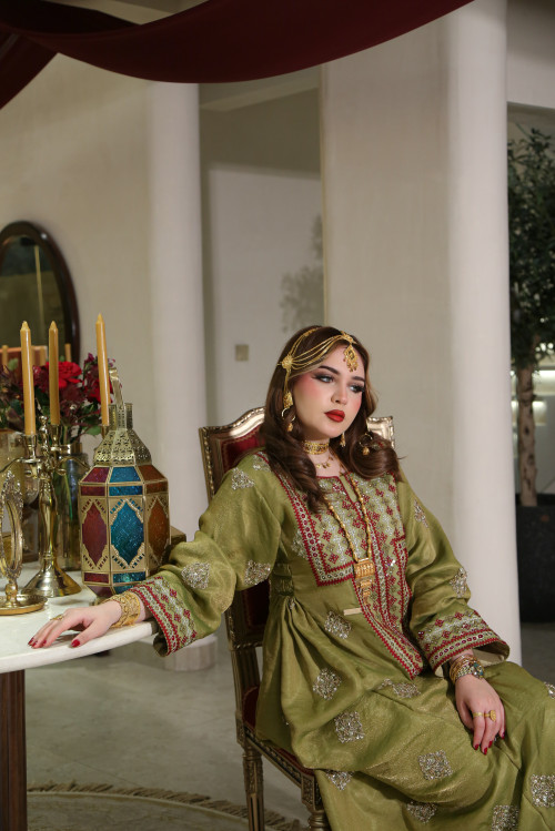 ثوب بلوشي بتطريز بليوار 