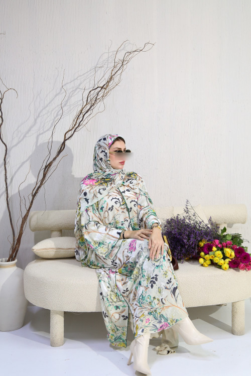 Sugar-coloured velvet abaya decorated with flowers