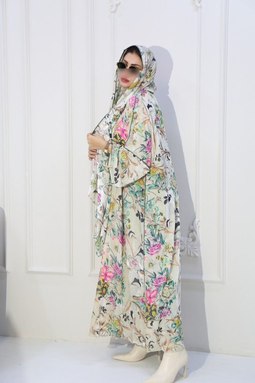 Sugar-coloured velvet abaya decorated with flowers