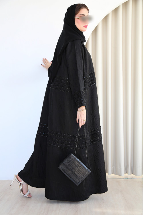 Abaya decorated with luxurious handmade shawl in a circular shape