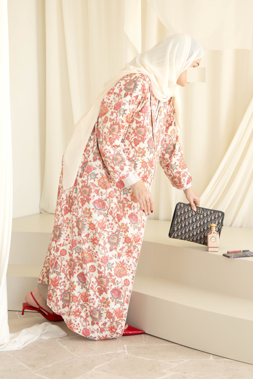 Sugar-coloured abaya printed with flowers