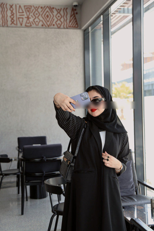 Classic striped abaya