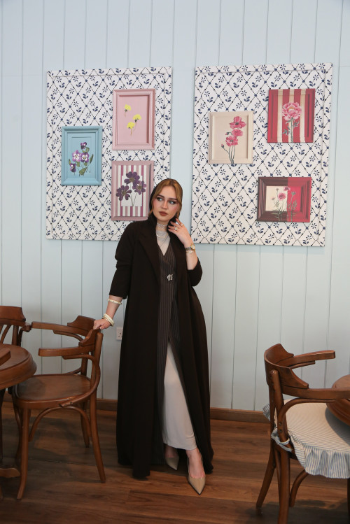 بنيّ مقلمة- Brown Stripes 