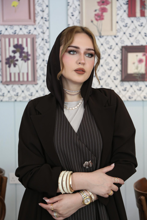 بنيّ مقلمة- Brown Stripes 