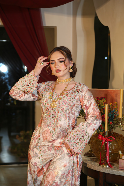 مخور  جاكارد  لامع- off white roses