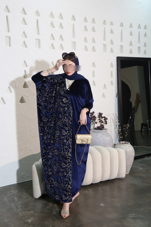 عباية مخمل كحلي مخروزة