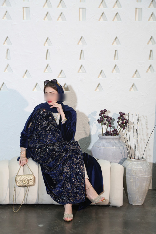 عباية مخمل كحلي مخروزة