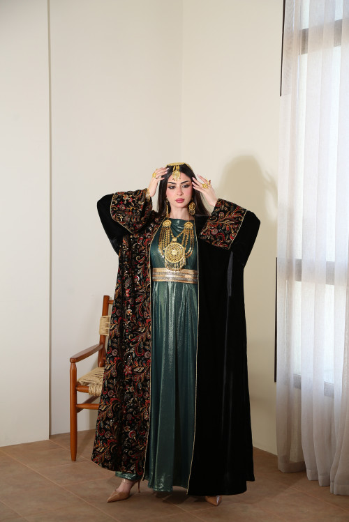 Black velvet bisht