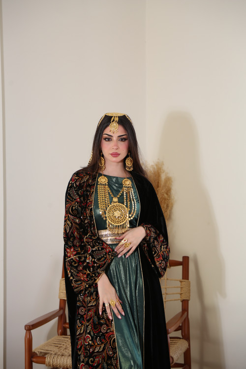 Black velvet bisht