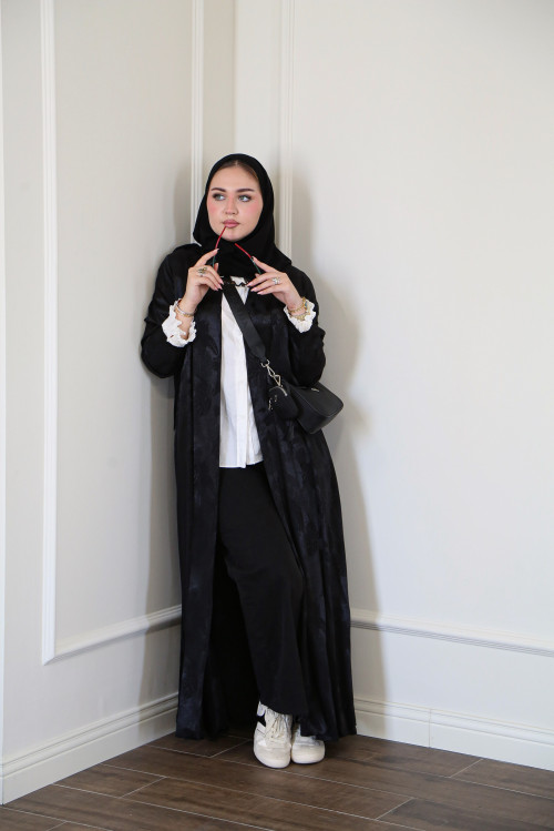 عباية كريب جاكارد منقوشة