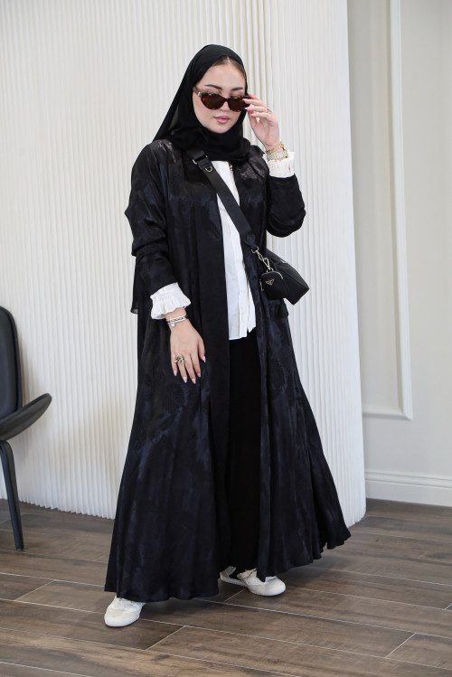عباية كريب جاكارد منقوشة