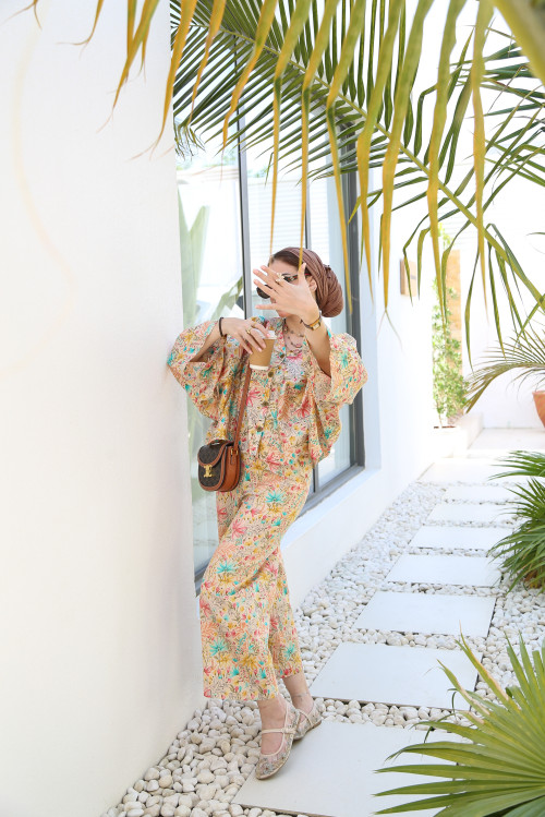 Kimono set with soft flowers