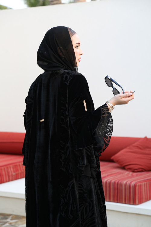 عباية المخمل بأكمام امبريلا