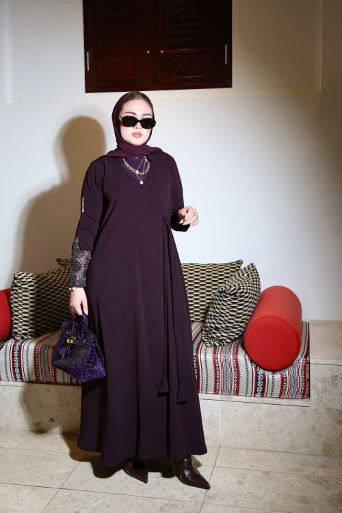 عباية باذنجاني بأكمام مميزة