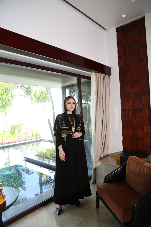 عباية (الحِلي العُمانية)