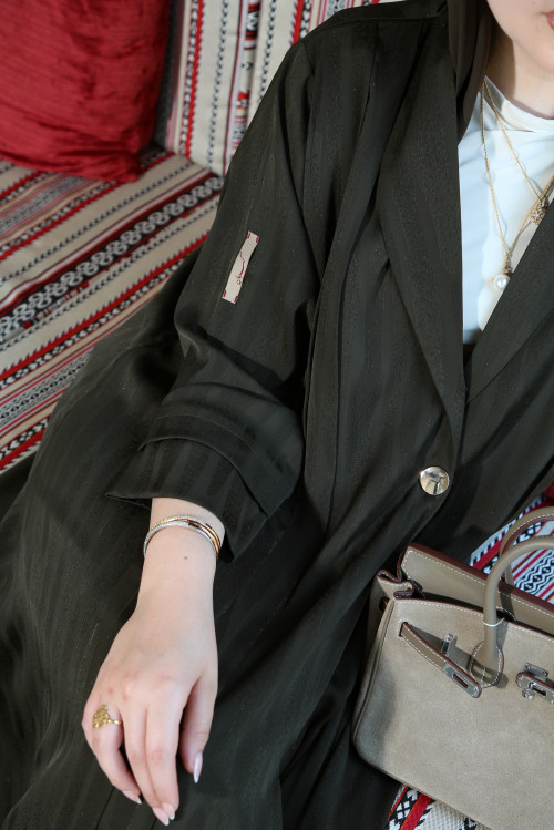 عباية بليزر فاخرة - زيتي