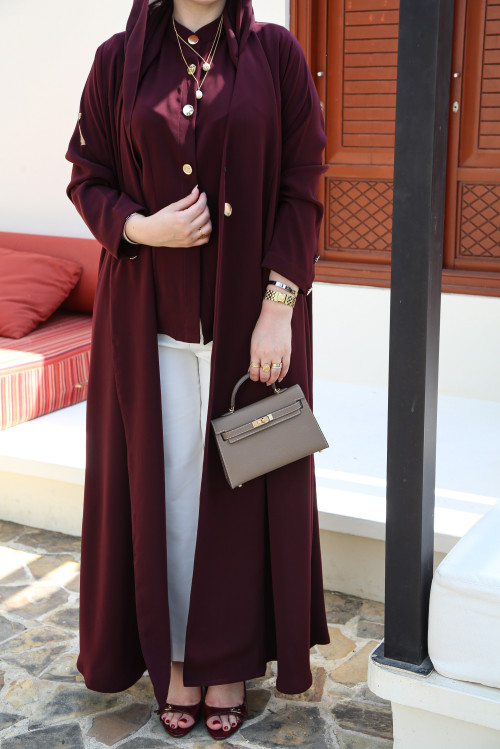 عباية عنابي أنيقة