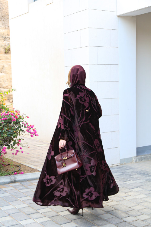عباية  مخملية- Burgundy