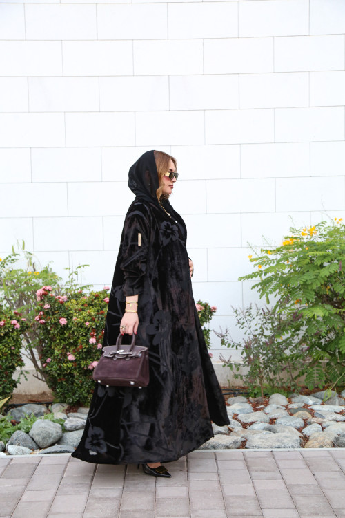 عباية  مخملية- Deep Brown