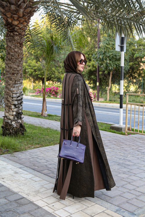 عباية جاكارد فاخرة باللون الزيتي