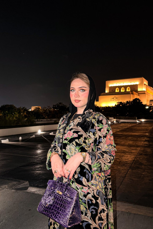 عباية  مخمليه - Luxury Vibes