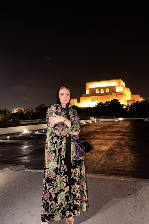 عباية  مخمليه - Luxury Vibes