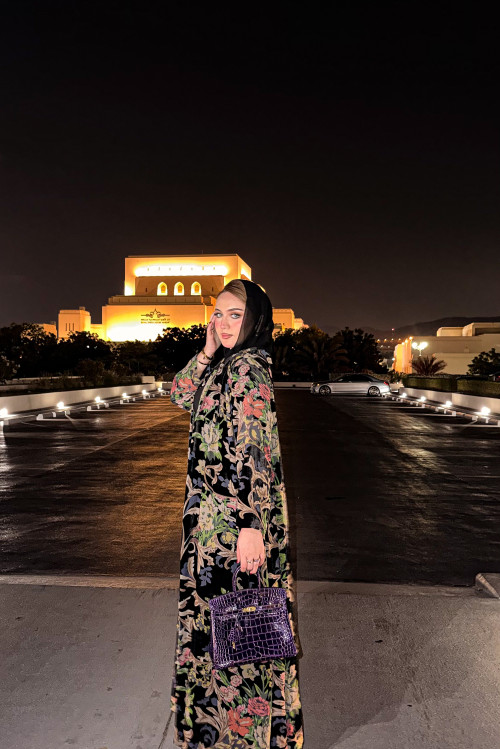 عباية  مخمليه - Luxury Vibes