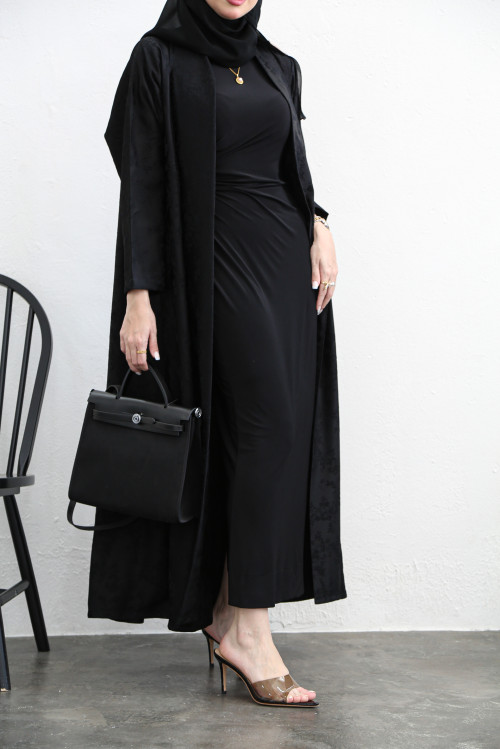 Practical abaya patterned with small flowers