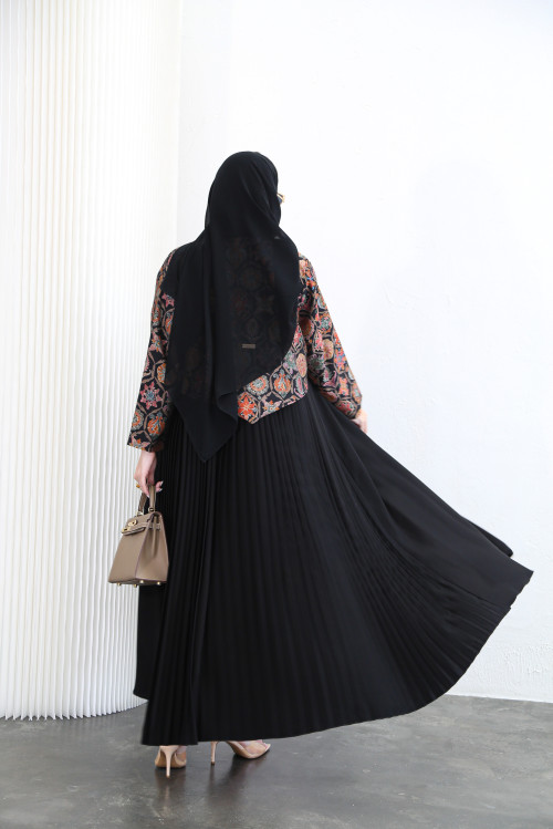 Black embellished abaya