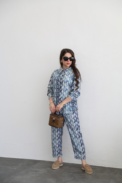 Cotton shirt and pants set in shades of blue