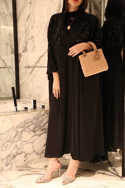 Luxurious feminine abaya