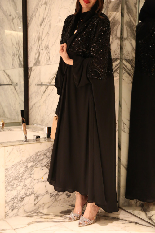 Luxurious feminine abaya