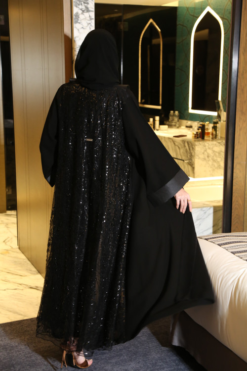 Occasion abaya incorporating luxurious materials