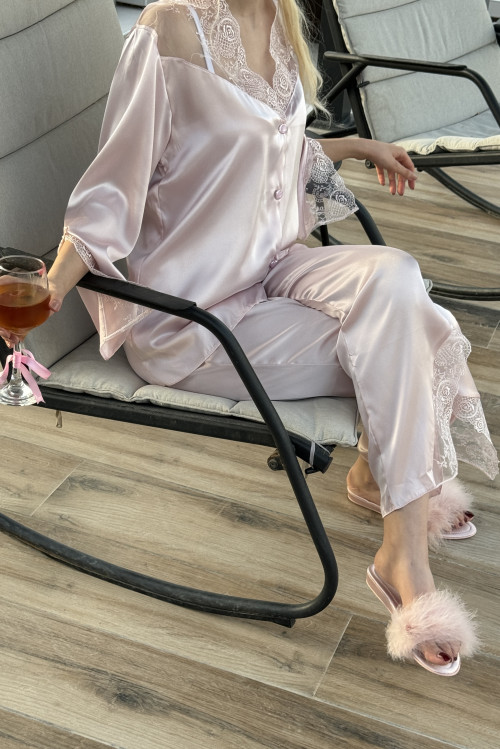 Pajamas in soft pink with beautiful Turkish lace