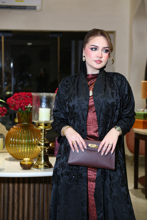 عباية جاكارد مخروزة يدويًا 