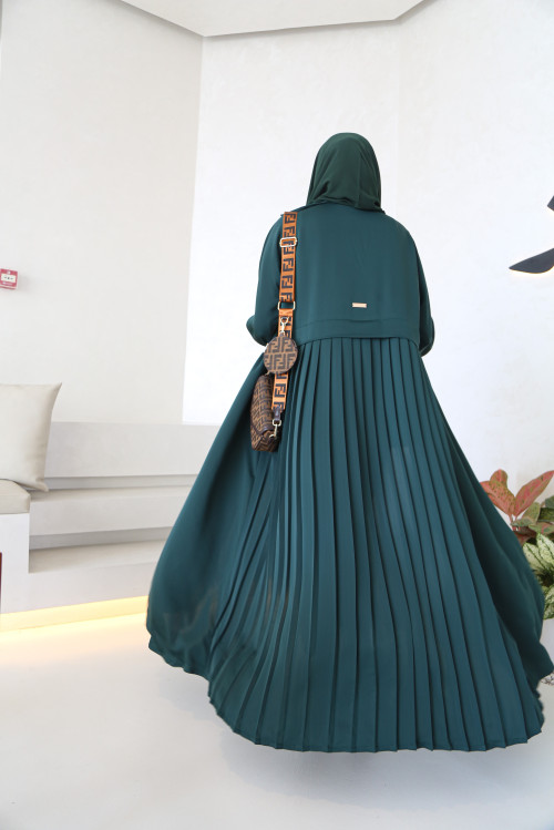 Pleated abaya in green, raw silky, soft, cool crepe, with an elegant blazer in the chest