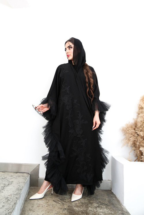 Wide Bahraini abaya with tulle ruffles