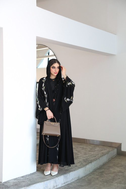 Distinctive abaya with doubtful beads