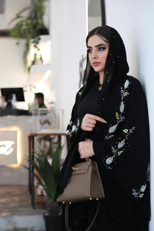 Distinctive abaya with doubtful beads