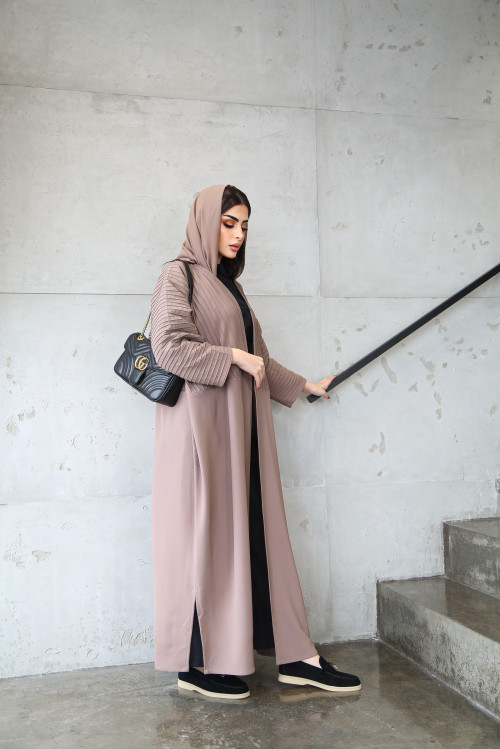 Parallel pleats abaya in beige 