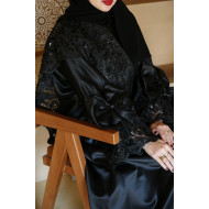 Luxurious taffeta abaya