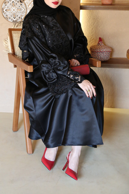 Luxurious taffeta abaya