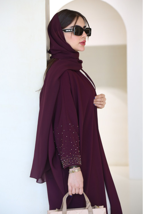 Bahraini burgundy abaya with check sleeves