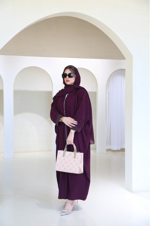 Bahraini burgundy abaya with check sleeves