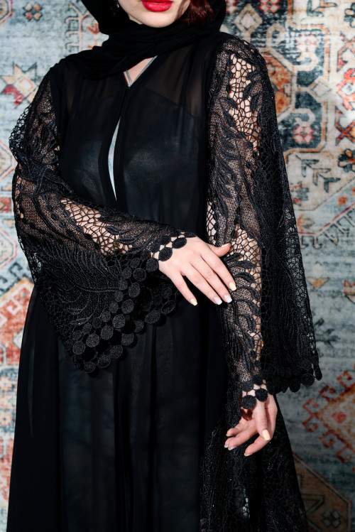 Chiffon abaya for occasions with prominent leaf lace