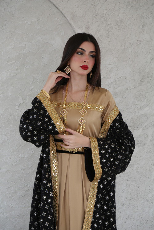 Black velvet bisht