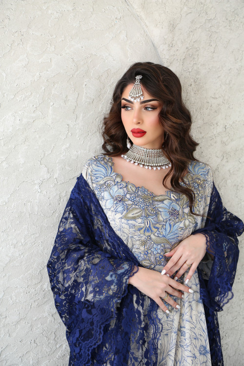 Blue lace bisht with mokhwar